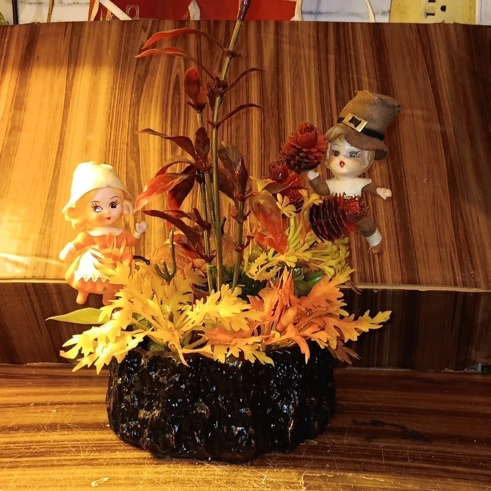 Vintage retro MCM Califlow Designs fall Thanksgiving table deco